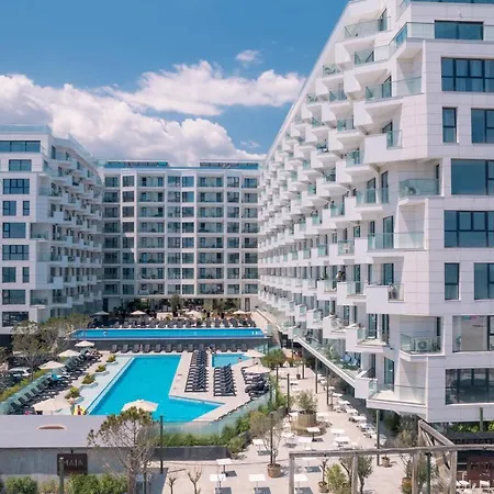 Hera Infinity Pool&spa *