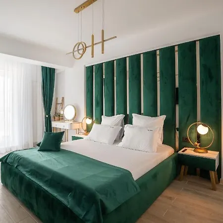 Hera Infinity Pool&spa Apartament