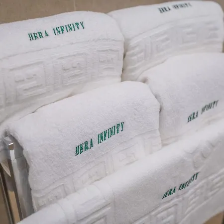 Hera Infinity Pool&spa Apartament